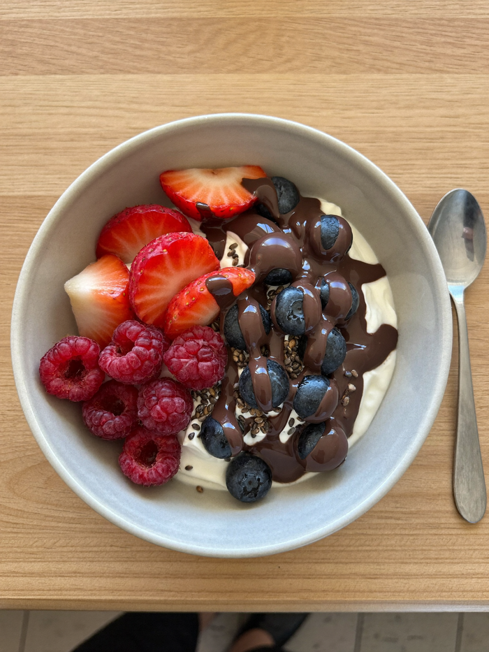 Keto Berry Yogurt Bowl with Dark Chocolate (4 Ingredients, No Added Sugar)